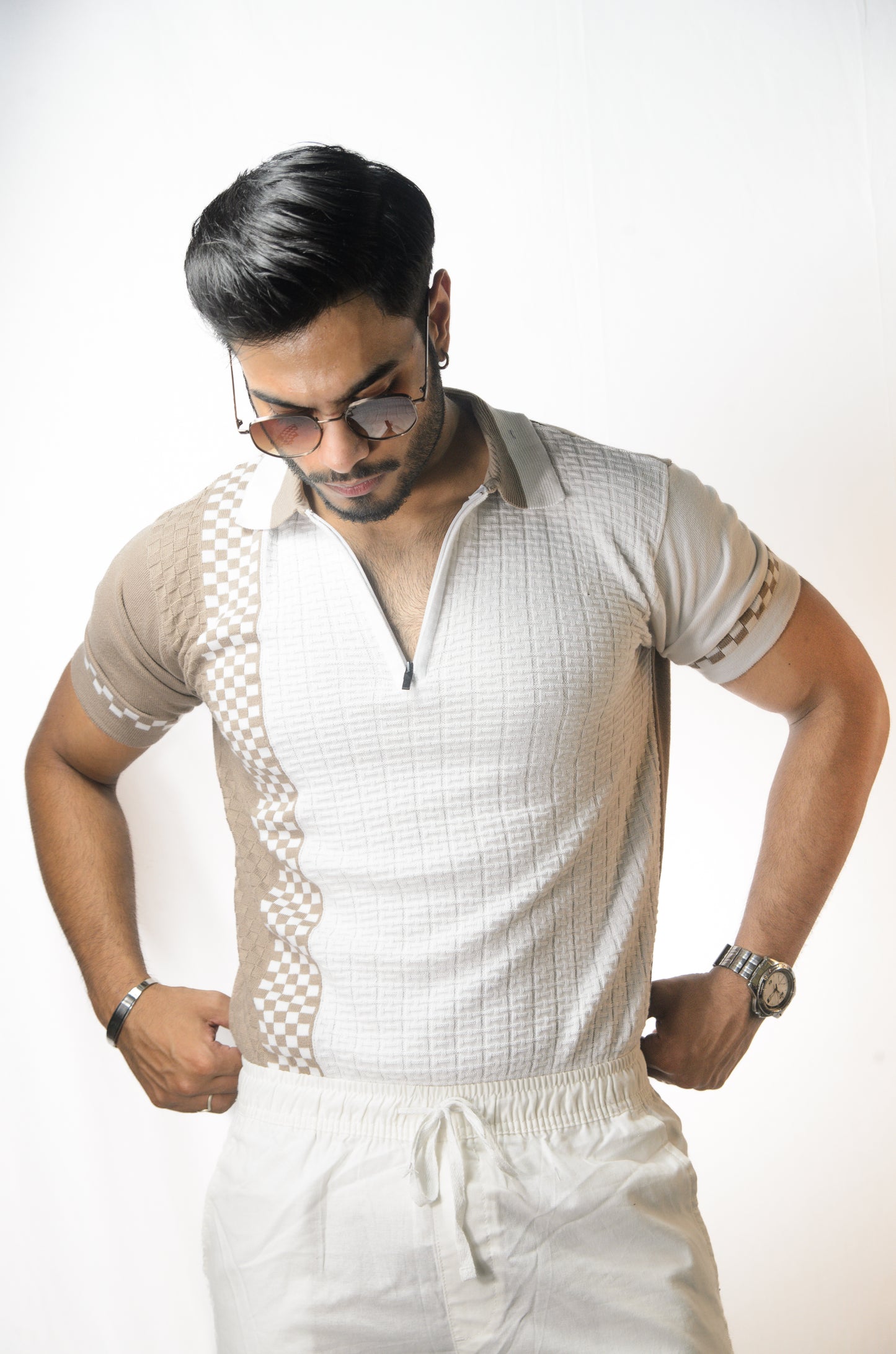 Checks Patterned Knitted T-Shirt - WHITE and MOUSE