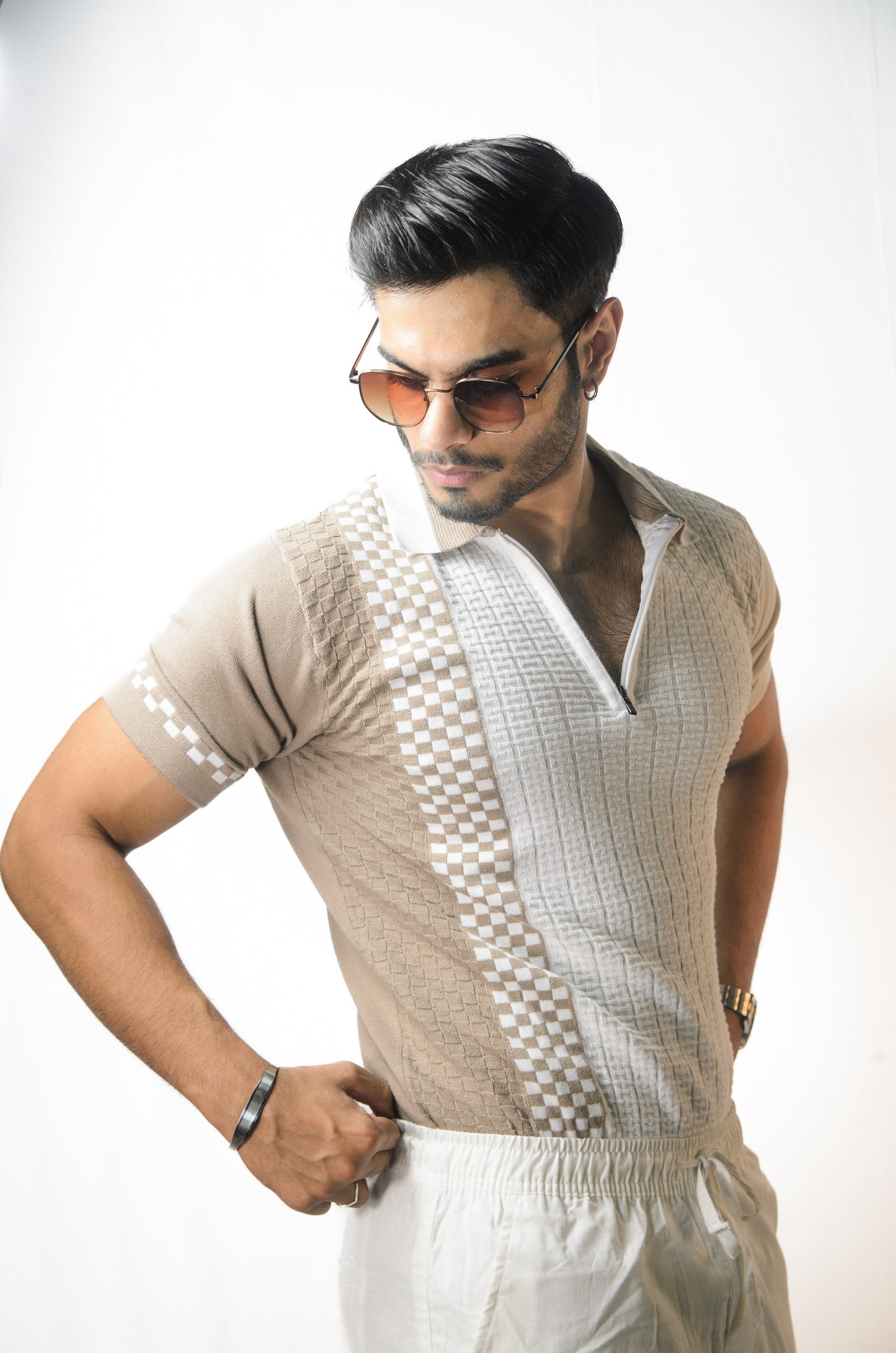 Checks Patterned Knitted T-Shirt - WHITE and MOUSE