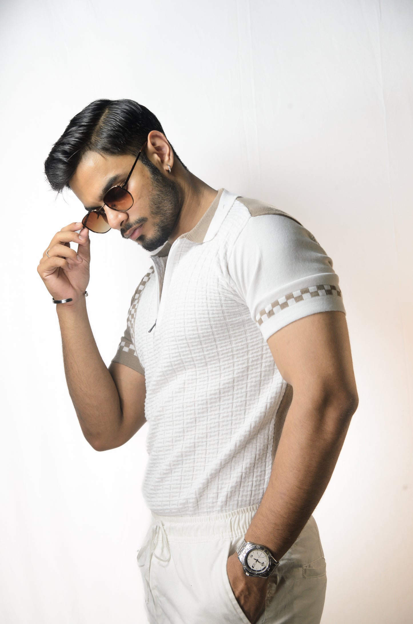 Checks Patterned Knitted T-Shirt - WHITE and MOUSE