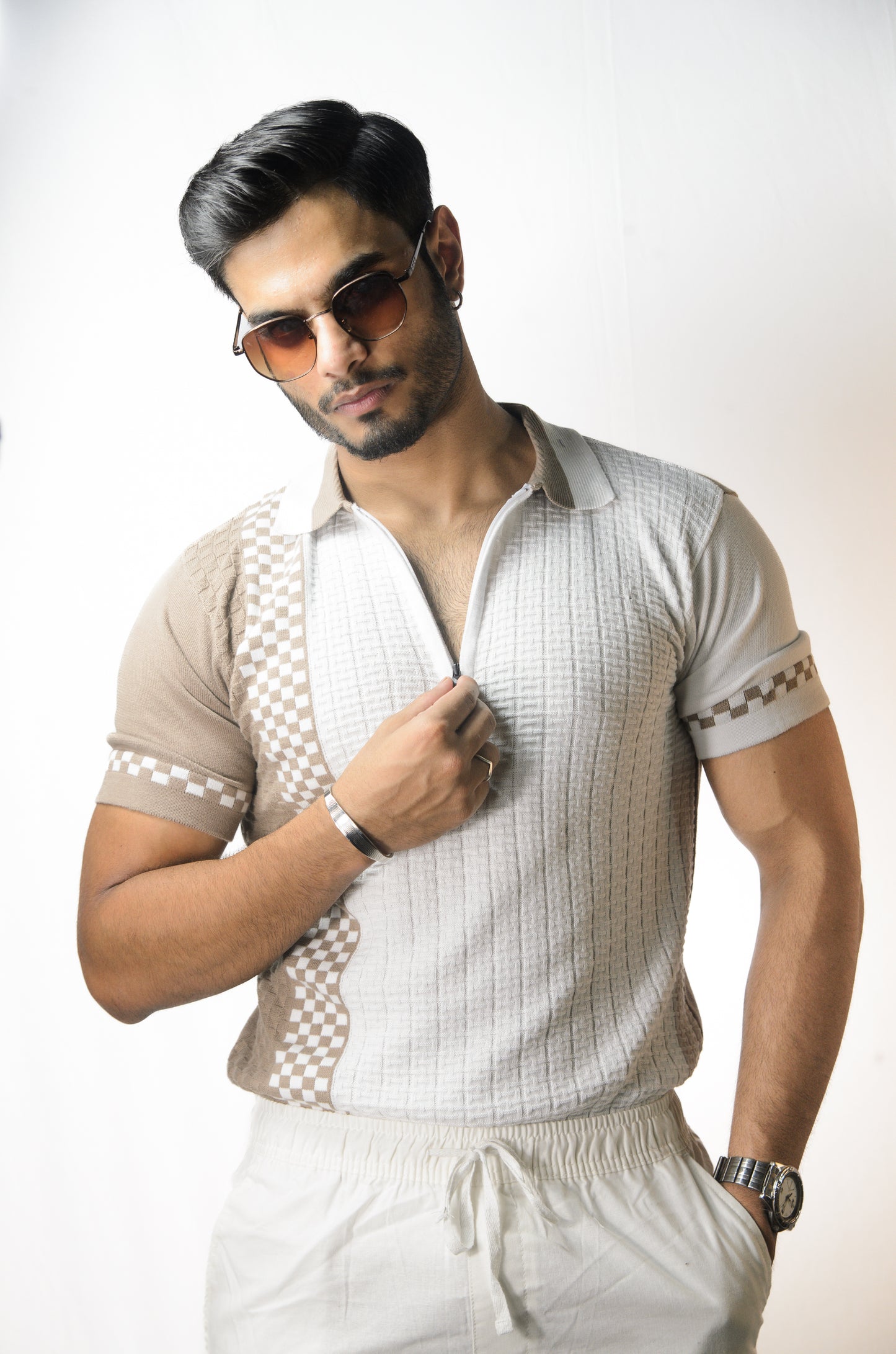 Checks Patterned Knitted T-Shirt - WHITE and MOUSE