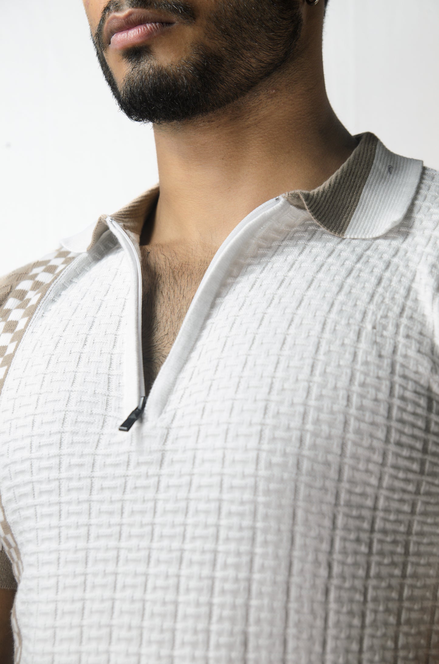 Checks Patterned Knitted T-Shirt - WHITE and MOUSE