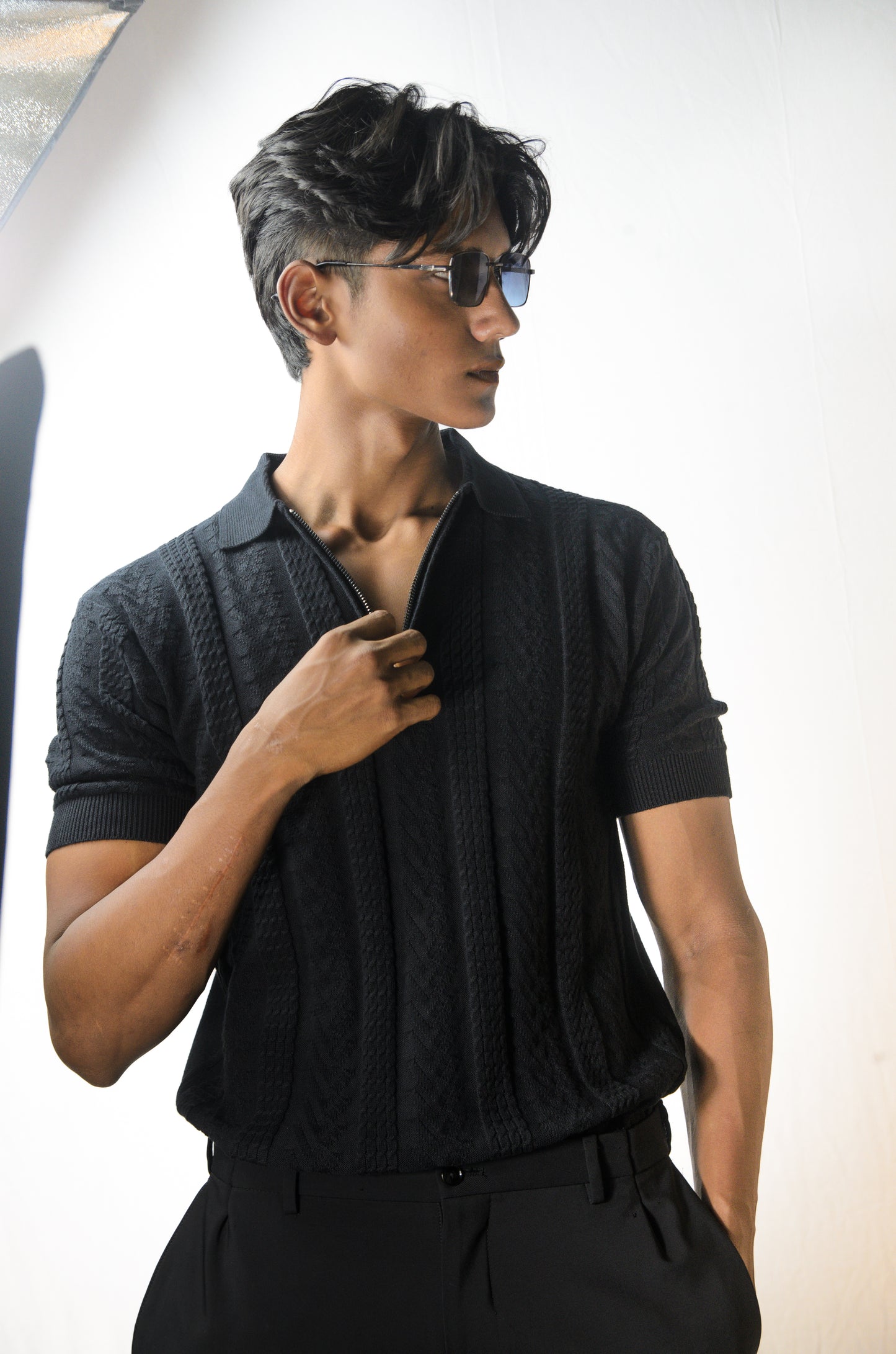 Old Money Concept T-Shirt - BLACK