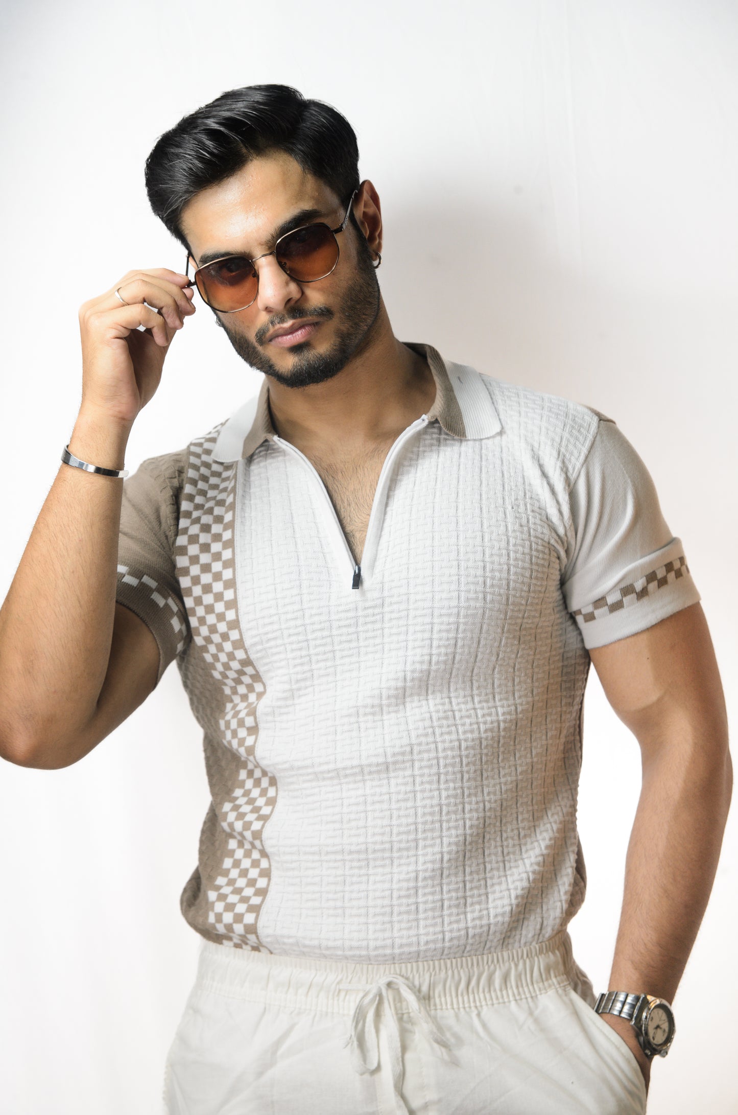 Checks Patterned Knitted T-Shirt - WHITE and MOUSE