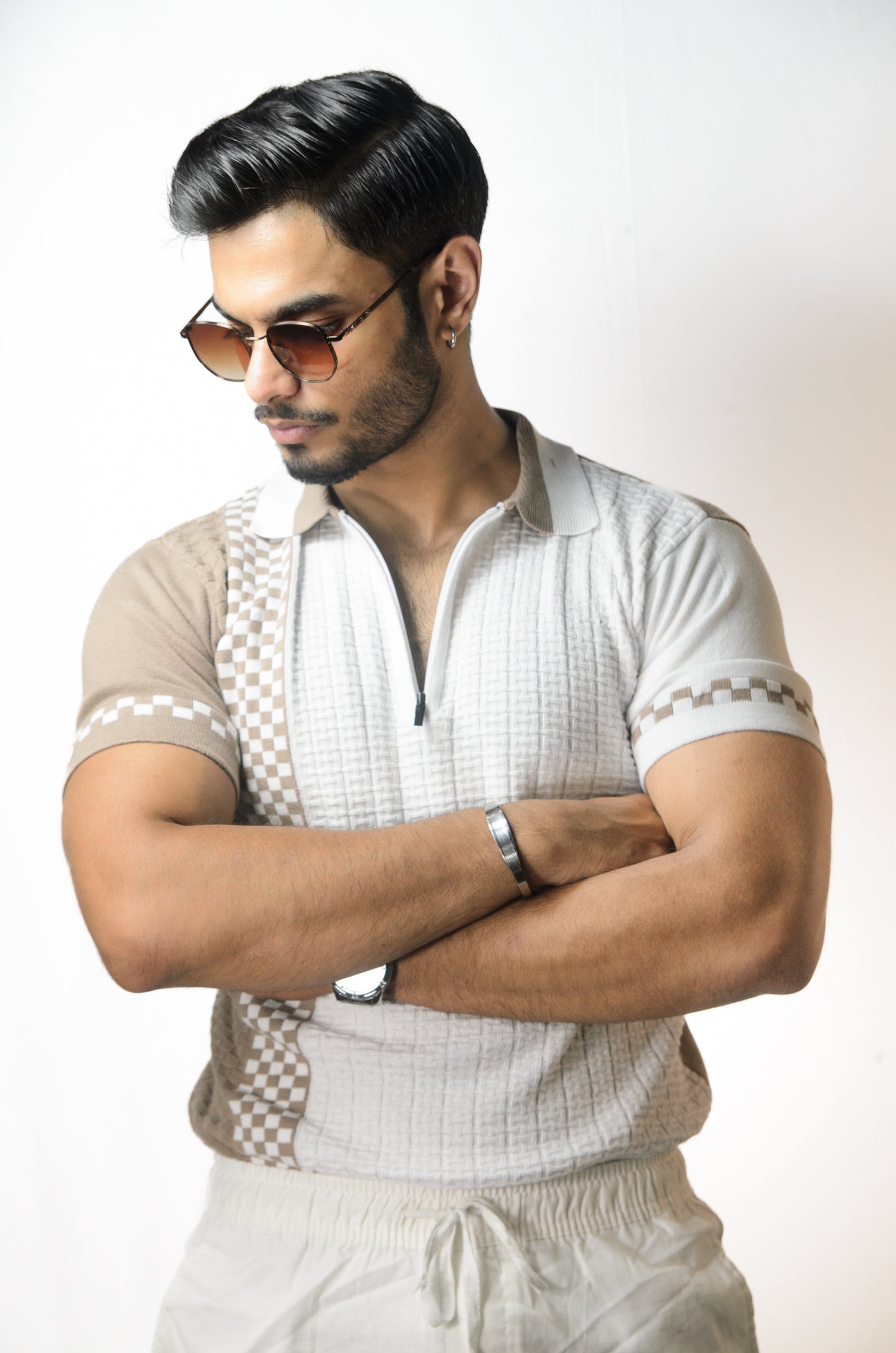 Checks Patterned Knitted T-Shirt - WHITE and MOUSE